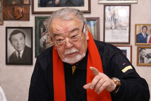 АСЕКЕҢНІҢ КӨЗІ ШУАҚ ШАШҚАНДА