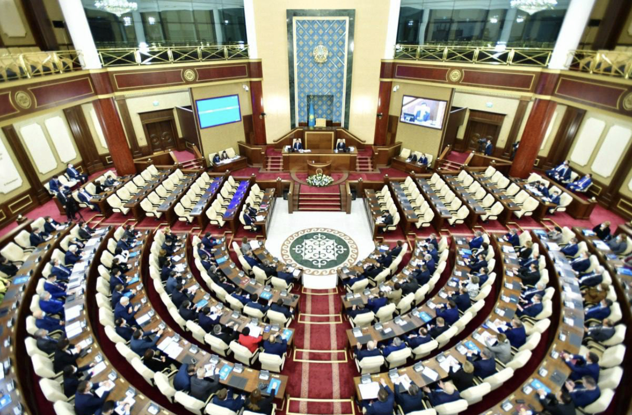 Парламент ҚР Тұңғыш Президенті-Елбасы туралы Конституциялық заңның күші жойылды деп таныды