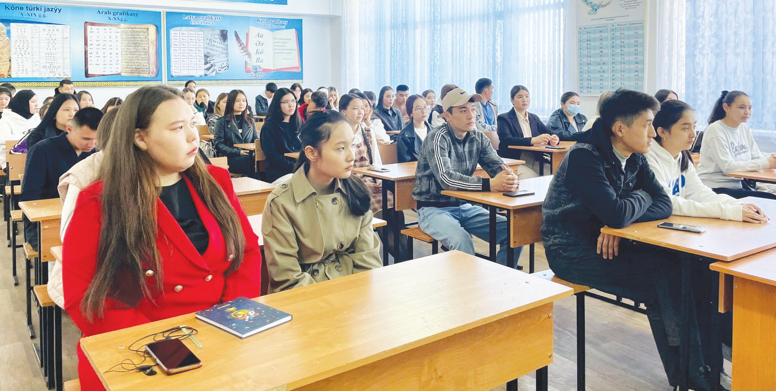 Жас журналистермен жүздесті