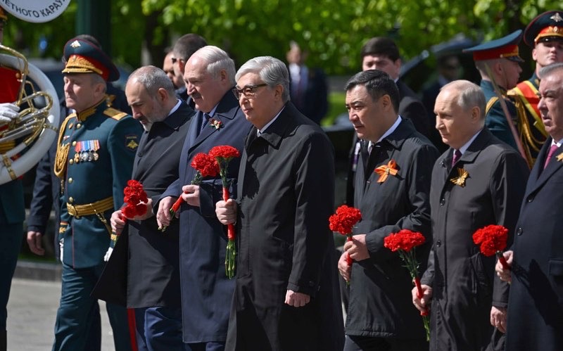 Қасым-Жомарт Тоқаев Жеңіс күніне арналған әскери парадқа барды