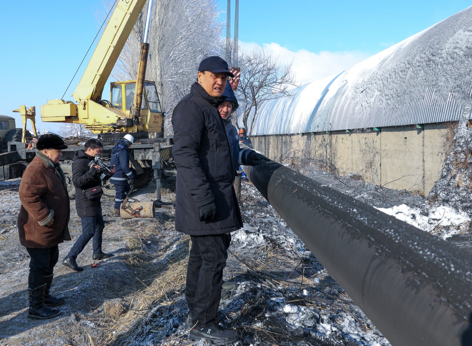 Ербол Қарашөкеев газ құбырының қалпына келтіру жұмыстарын тексерді