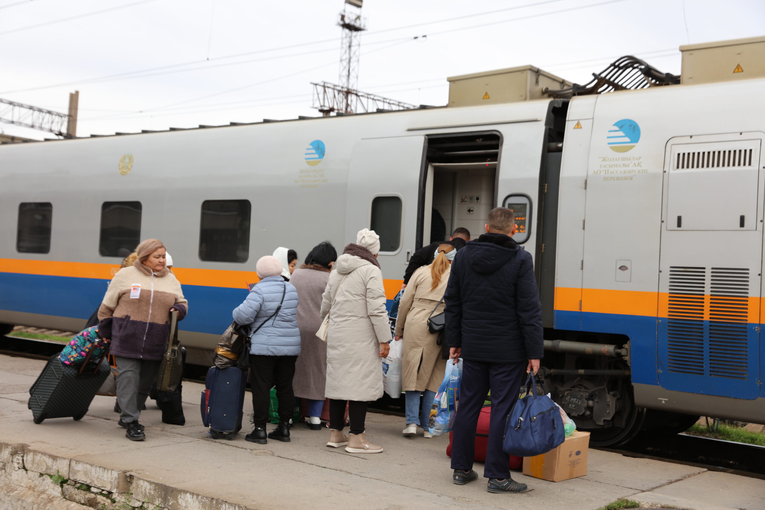 Су тасқыны: Атырау мен Алматы арасында қосымша пойыз жүреді