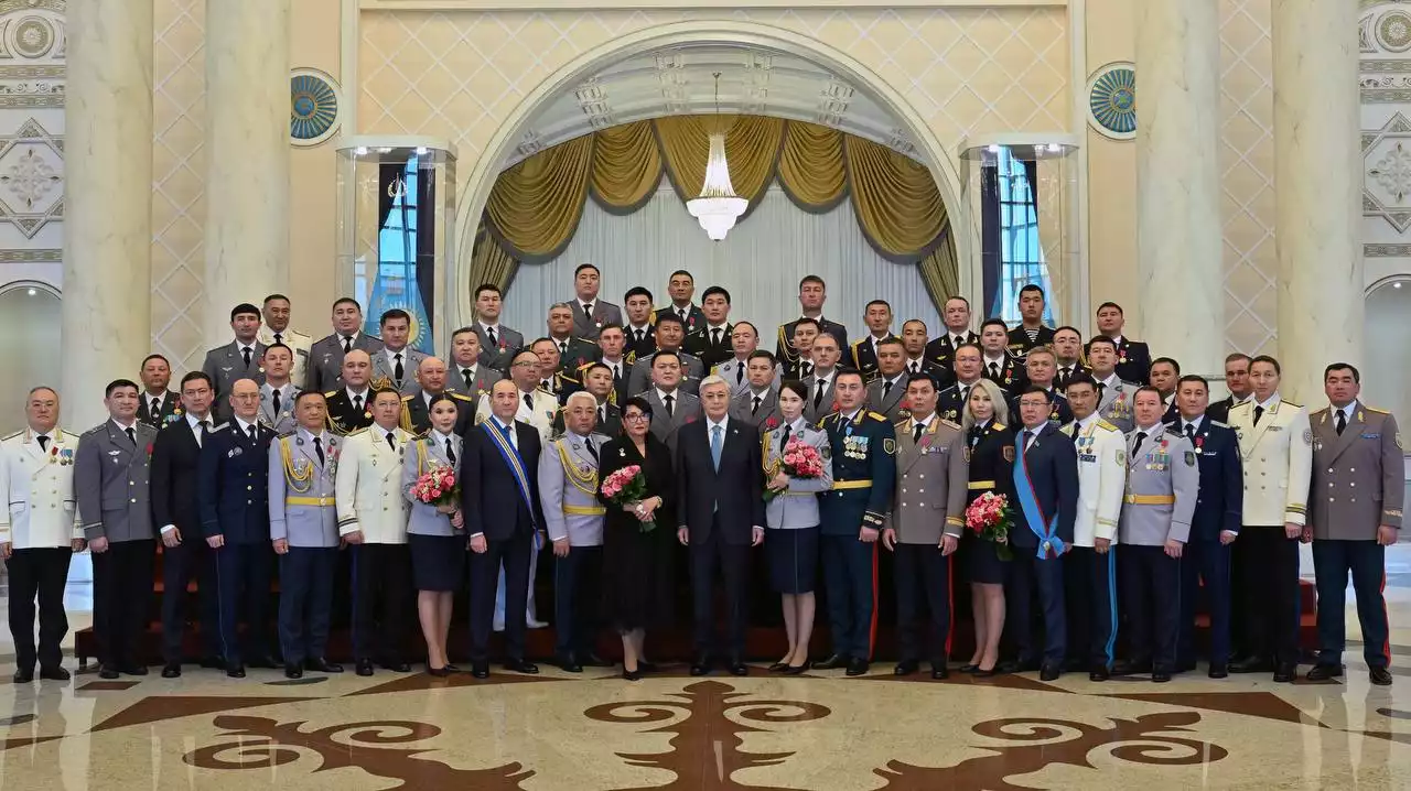 Президент әскерилерге мемлекеттік наградалар тапсырды
