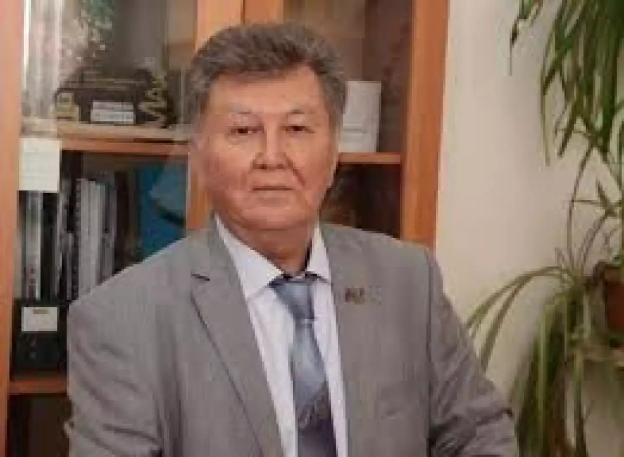 Құстың қос қанатындай телеарна мен газетте қолтаңбасы қалған