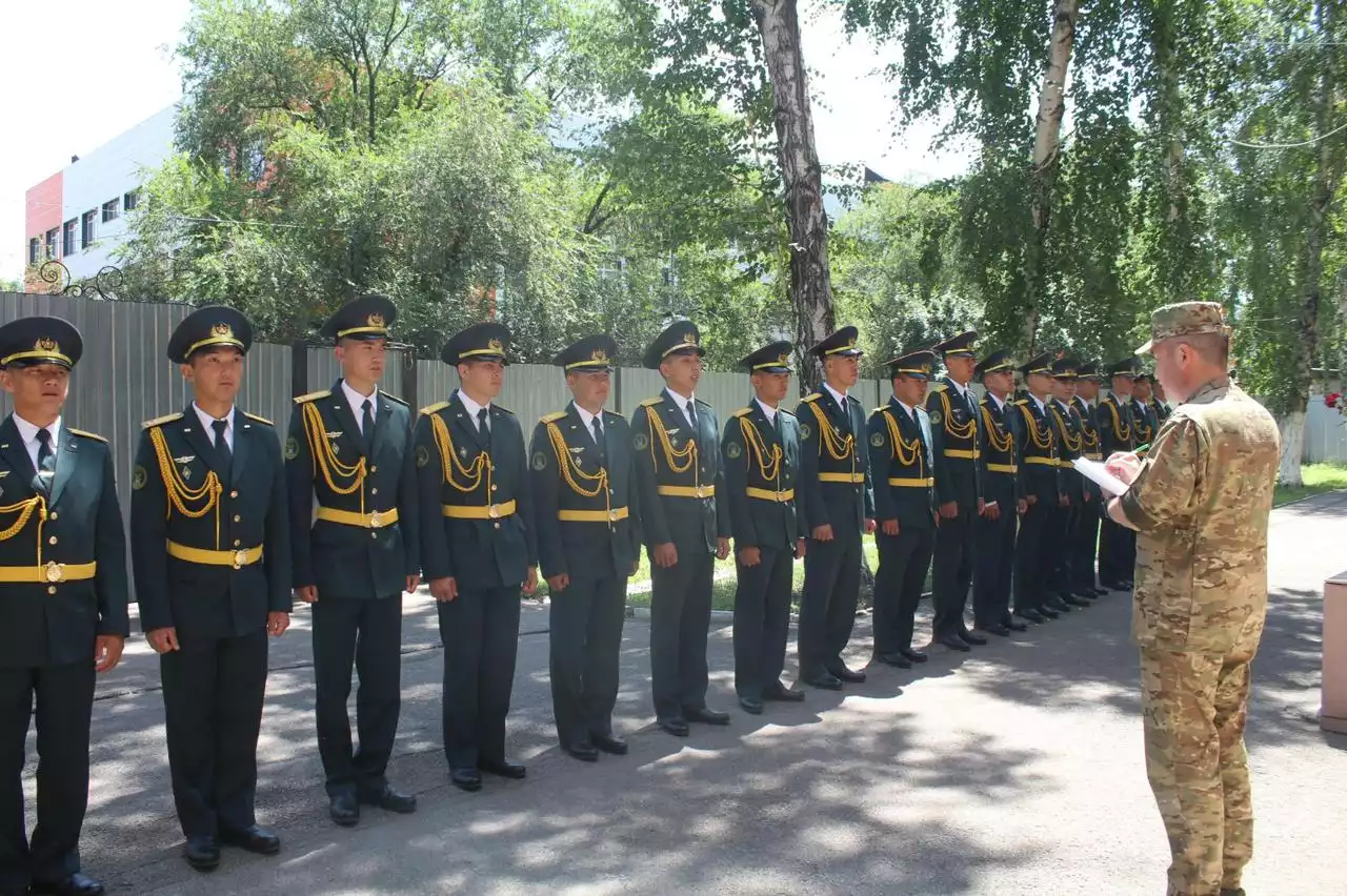 Ұландықтар офицерлер қатарын толықтырды