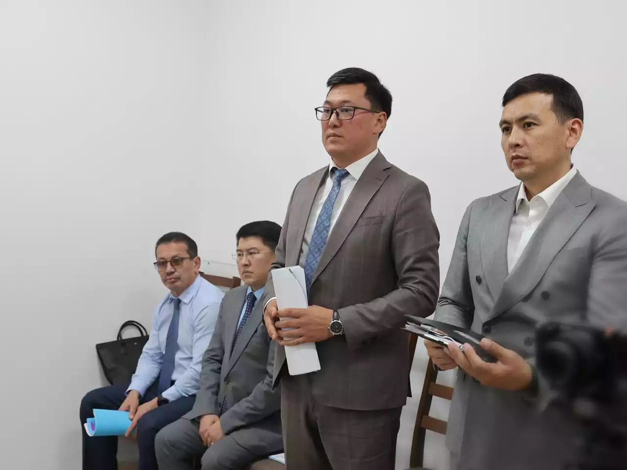 Азаматтарды қабылдады