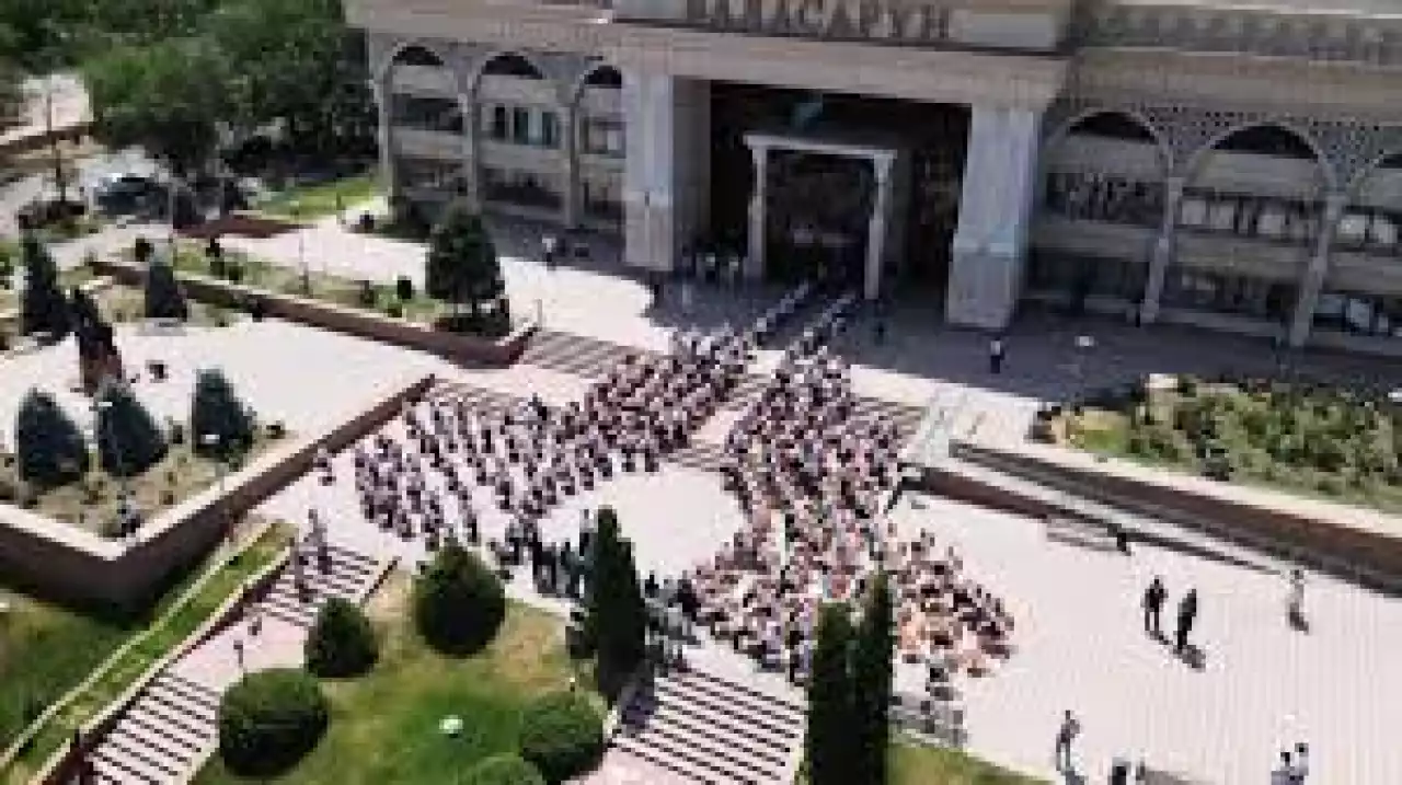 200-ден аса оқушы Ерке сылқым күйін бір мезетте орындады
