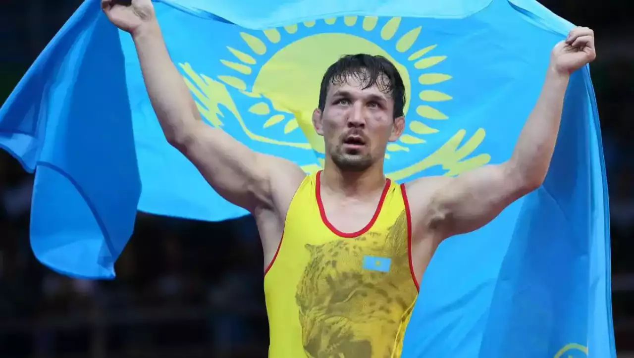 Мен сексуалдымын, уау, сексте жалаңаш періште Порно фотосуреттермен жабылған беттер