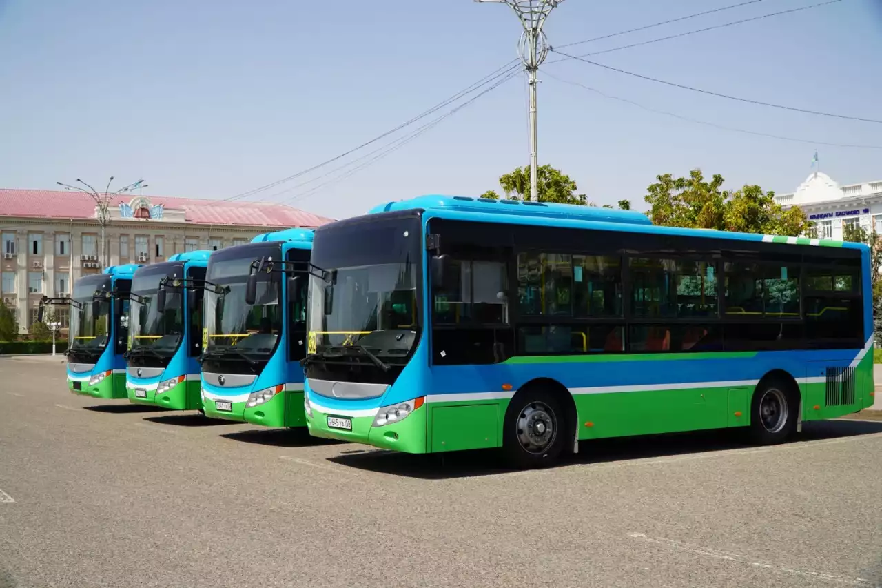 Босаңсып жатқан жалаңаш семіз әйелдің суреті Порно сметасын mp4