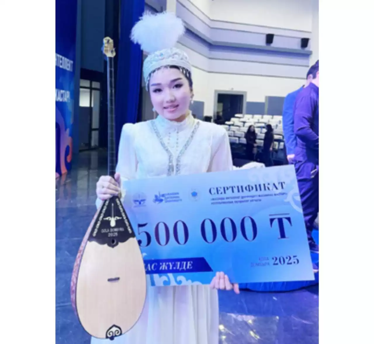 Жамбылдық жас өрен айтыстың «Қола домбырасын» иеленді