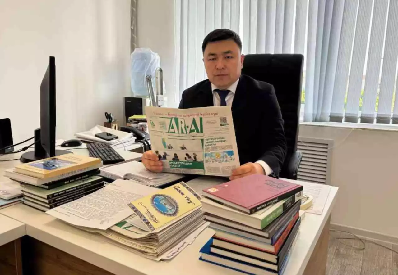 Мен стаканға салып ішіп қойдым. Мен стаканға салып ішіп қойдым.