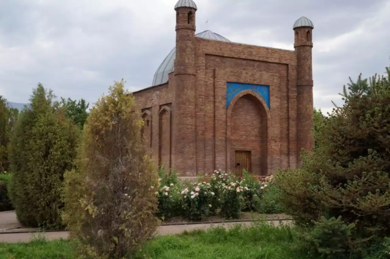 Үш туристік нысанға баратын жол салынды