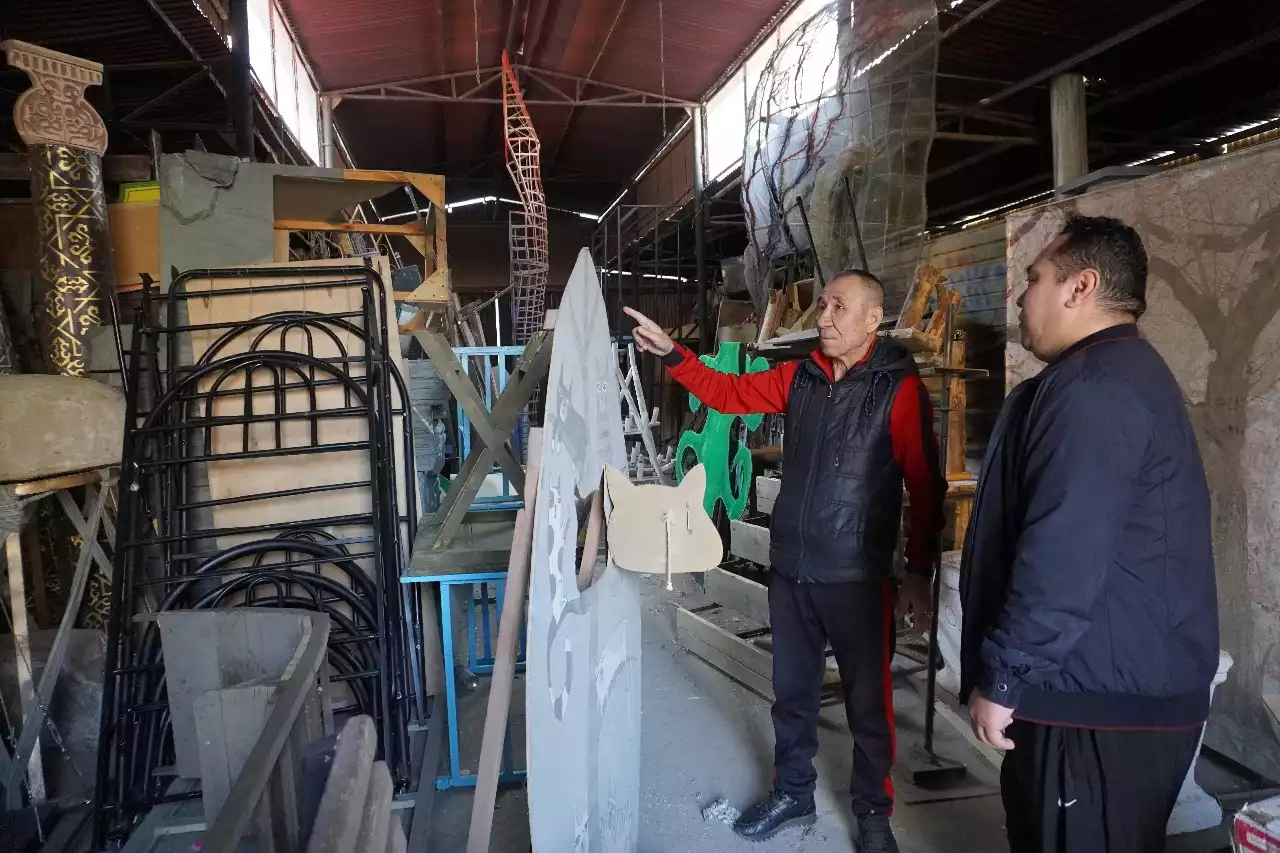 Сахна құрудың шебері