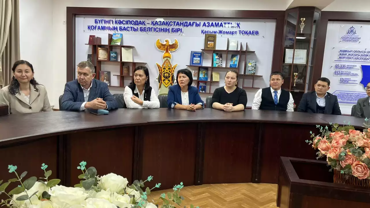 Білім мен еңбектің жарқын жемісі