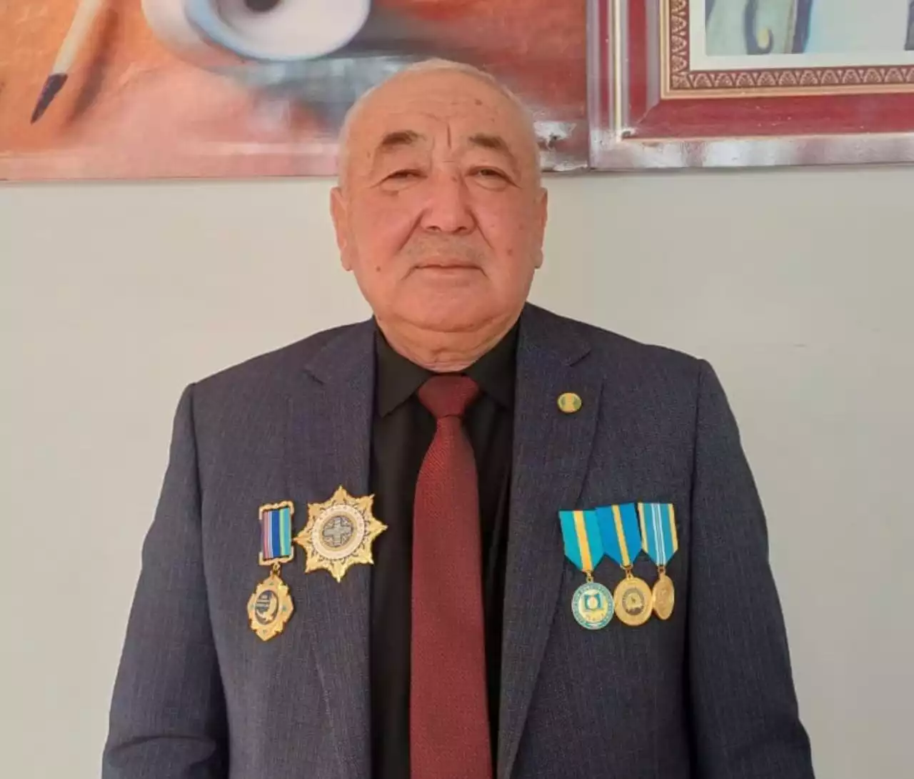 Тапқан табысымыздан елге көмектесіп тұрамыз