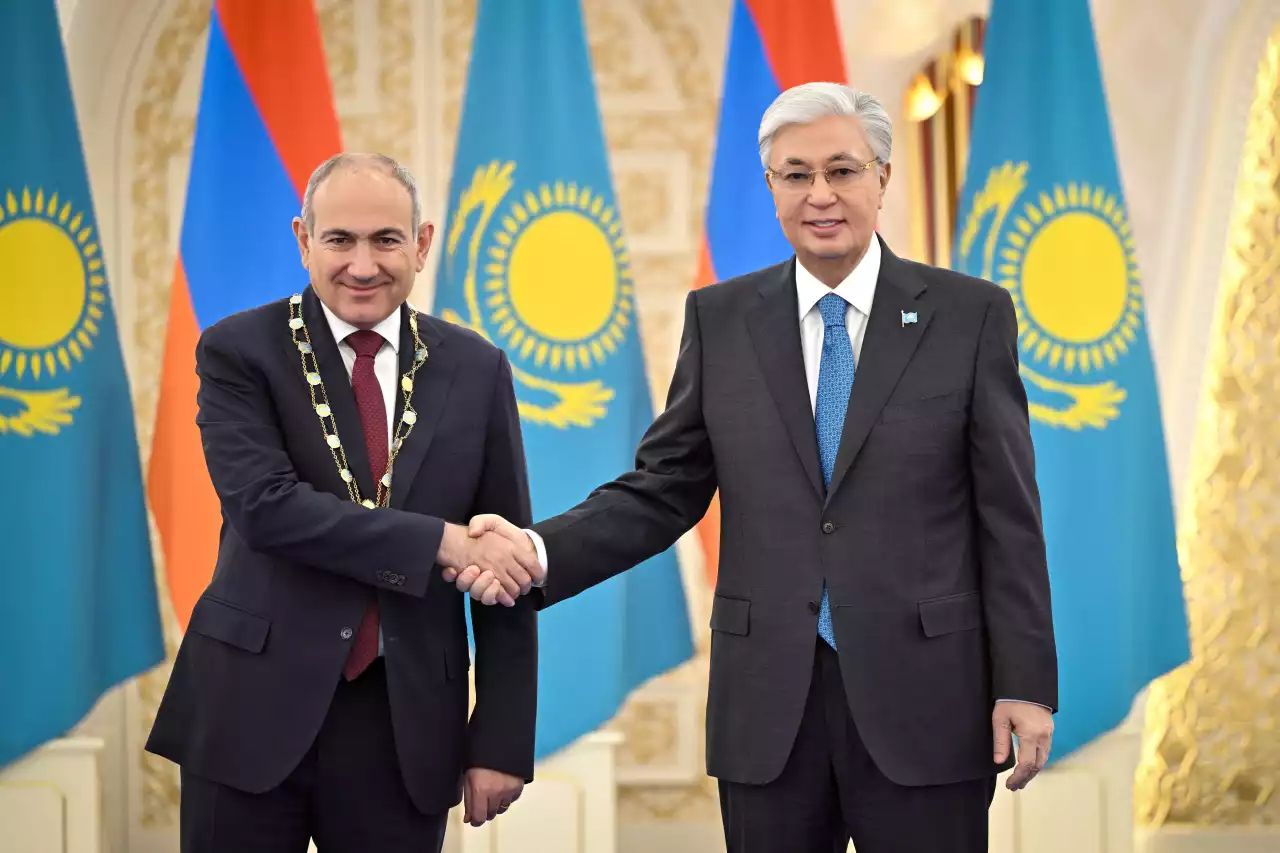 Тоқаев Армения Премьер-министрін «Алтын Қыран» орденімен марапаттады