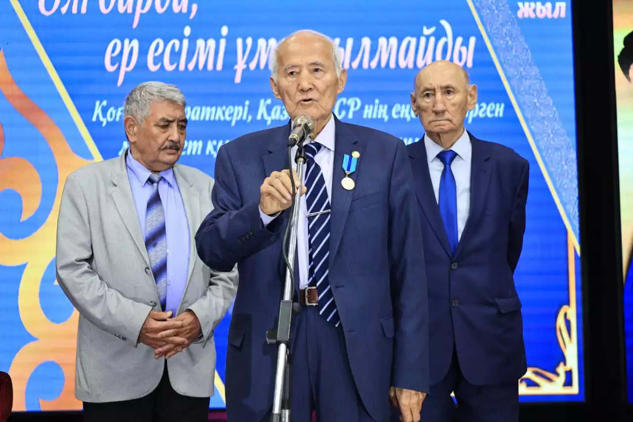 Тау алыстаған сайын биіктей түседі