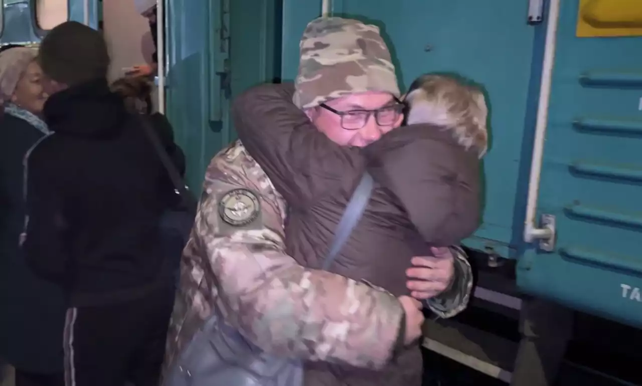 Сарбаздар әскерден оралды