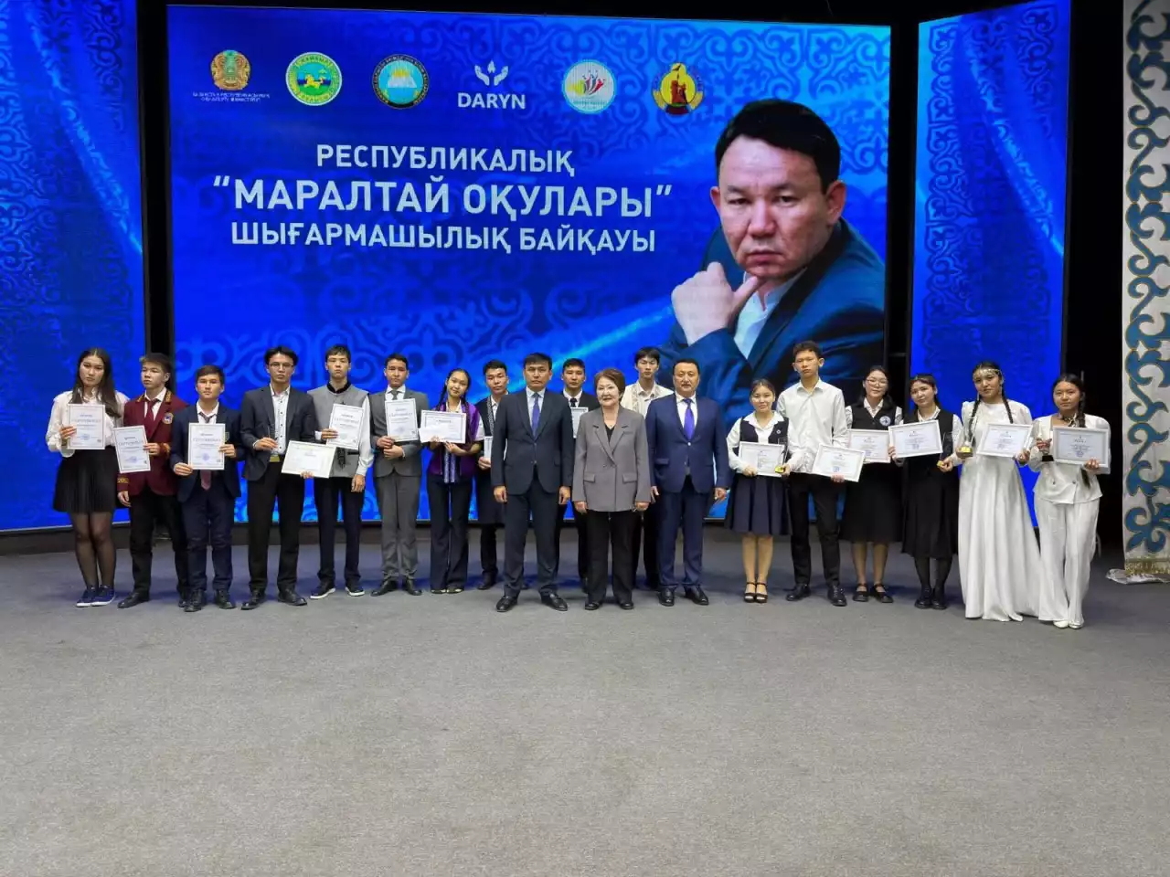 Қазақ өлеңіне қолдау мен құрмет