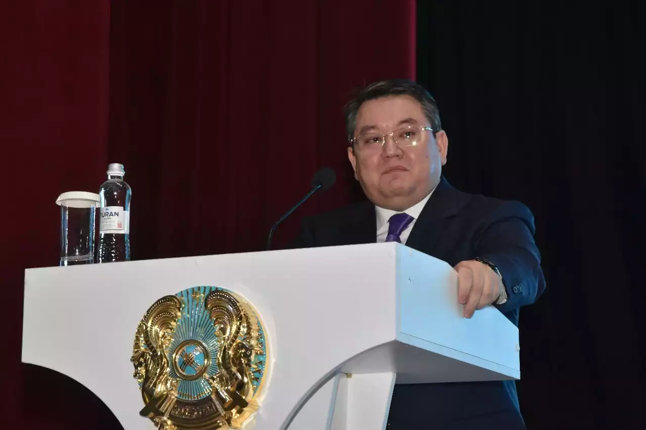 Президент кеңесшісі Мәлік Отарбаев Байзақ ауданы тұрғындарымен кездесті