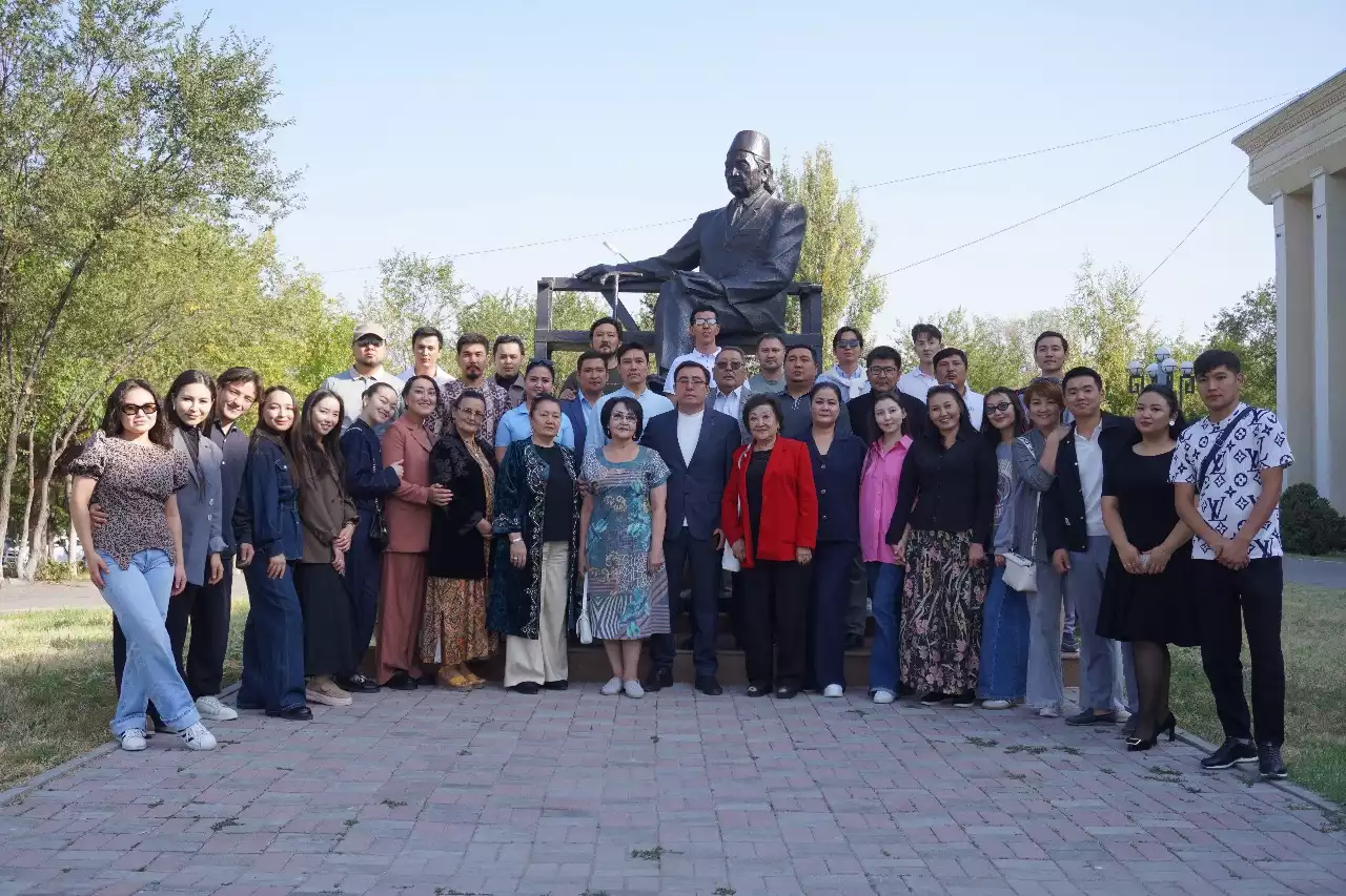 Асқар Тоқпанов атындағы театрға академиялық атағы берілді