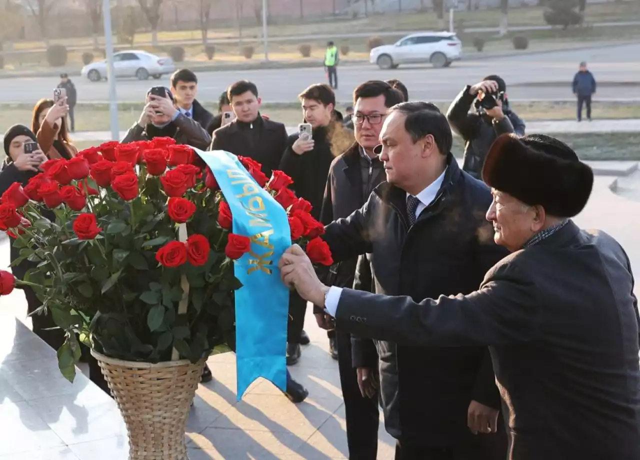 «Тәуелсіздік» монументіне гүл шоқтарын қою рәсімі өтті