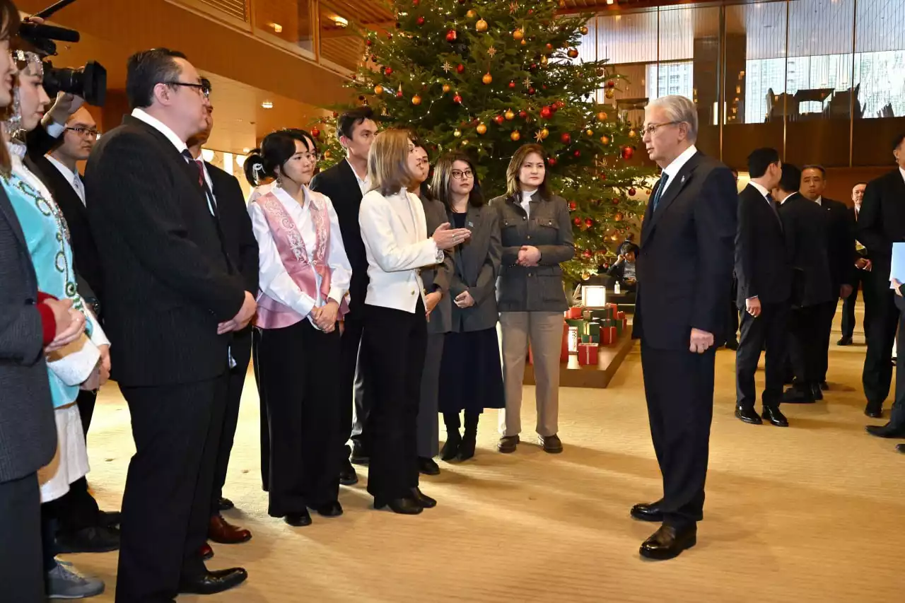 Тоқаев Жапонияда тұрып жатқан қазақстандықтармен кездесті