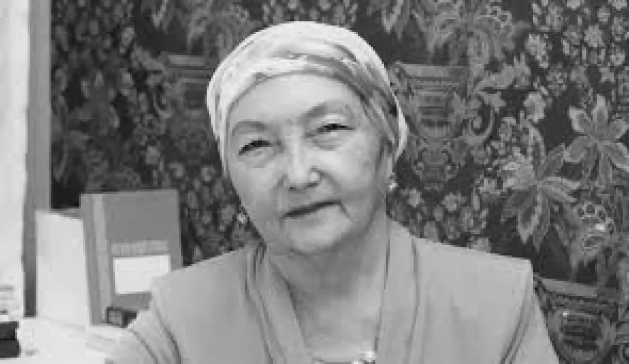 «Аспанды көрдім аржағы–ғарыш,асты – нұр»