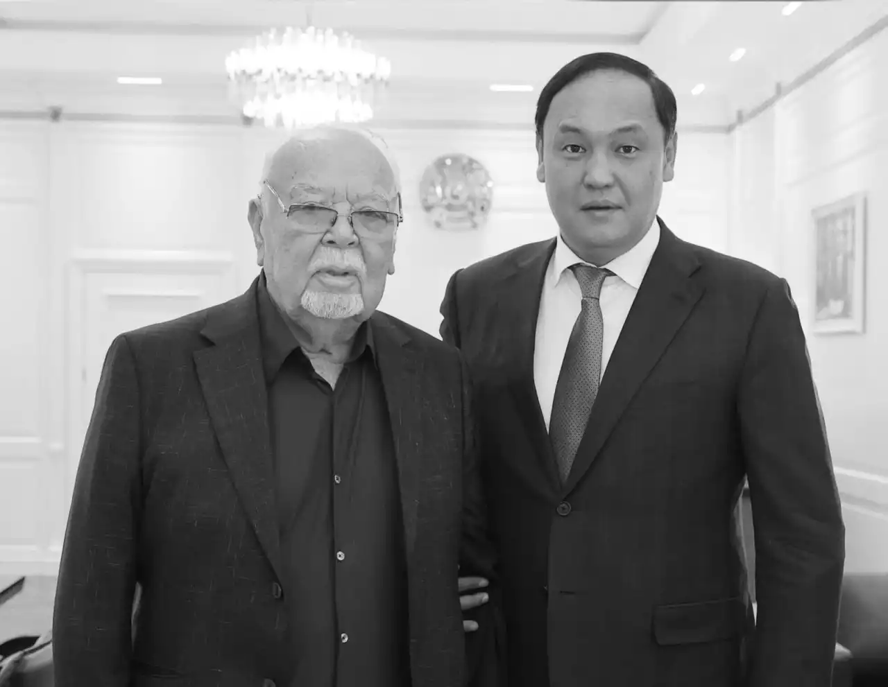 "Өнерге адалдықтың өлшемі болды": аймақ басшысы Асанәлі Әшімовтің отбасына көңіл айтты