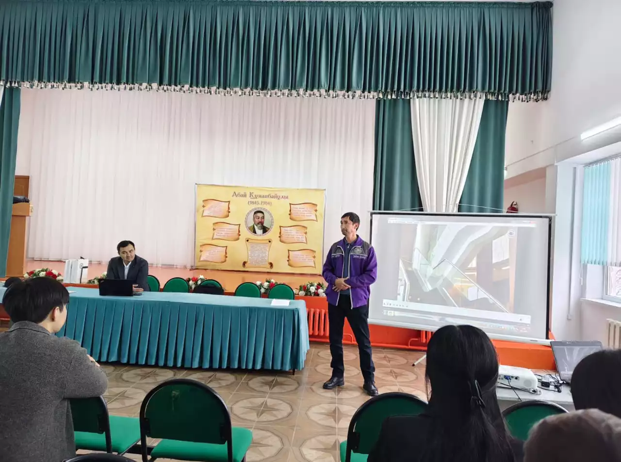 Оқушылар жол саласының мамандарымен кездесті