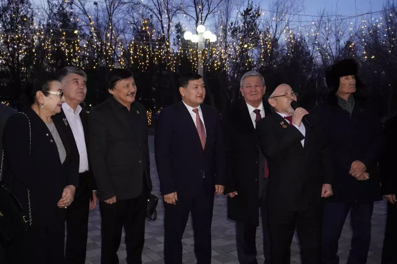 Академиялық мәртебе алуымен арнайы құттықтады