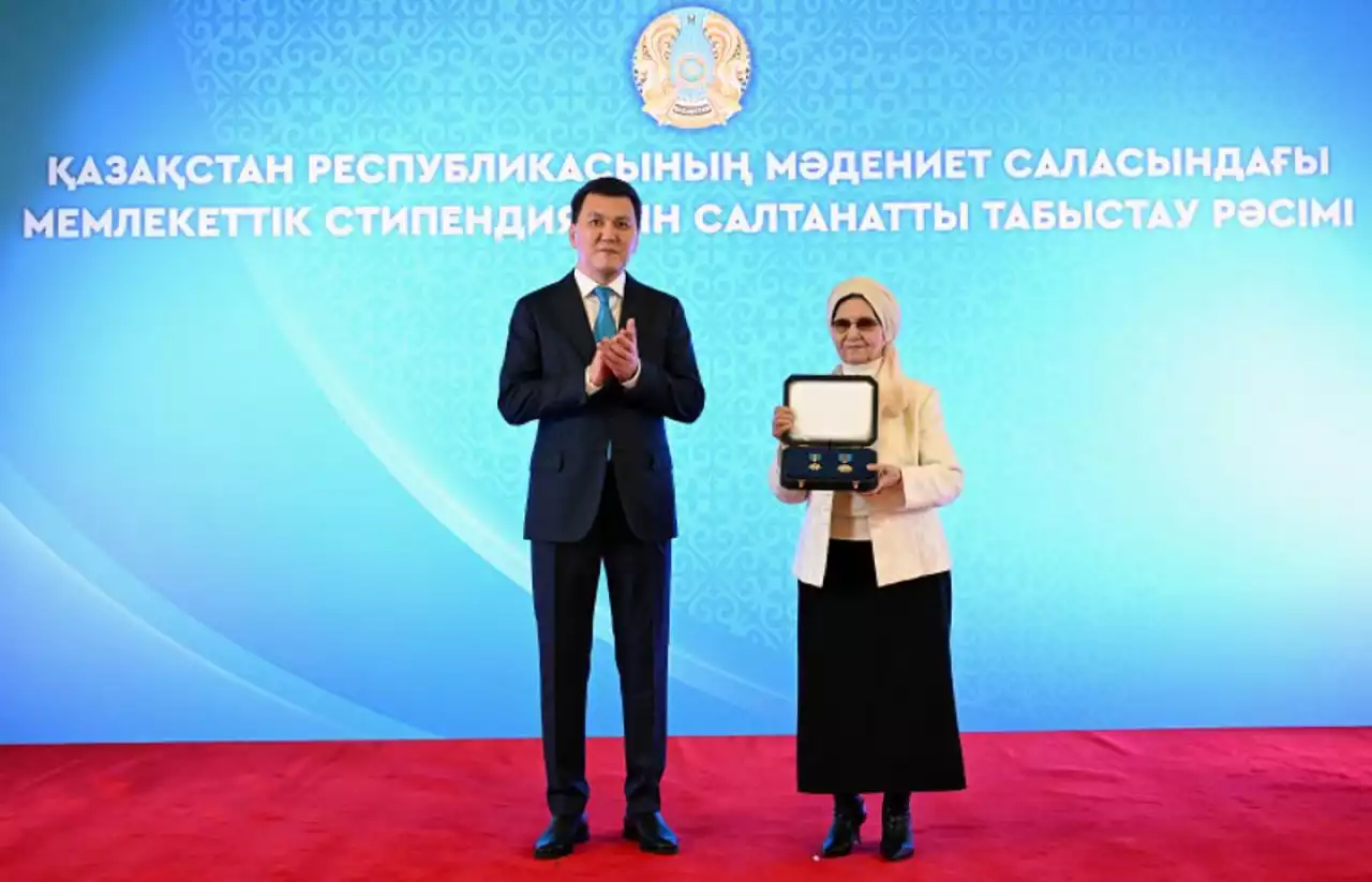 Бауыржан Момышұлының туыстарына Алтын жұлдыз бен «Отан» орденін табысталды