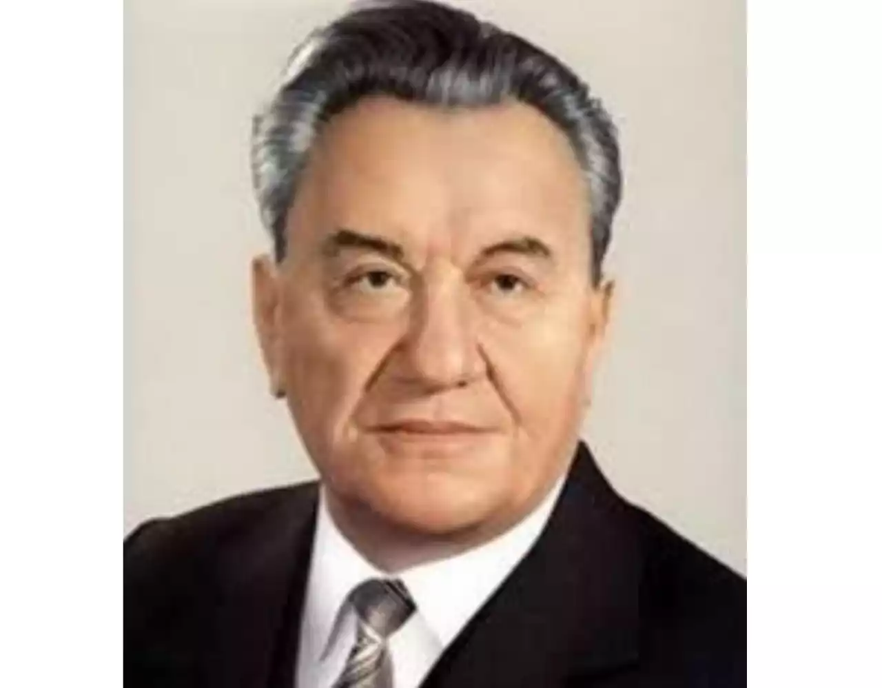 Тірілер өлгендердің көзін жабады, өлгендер тірілердің көзін ашады