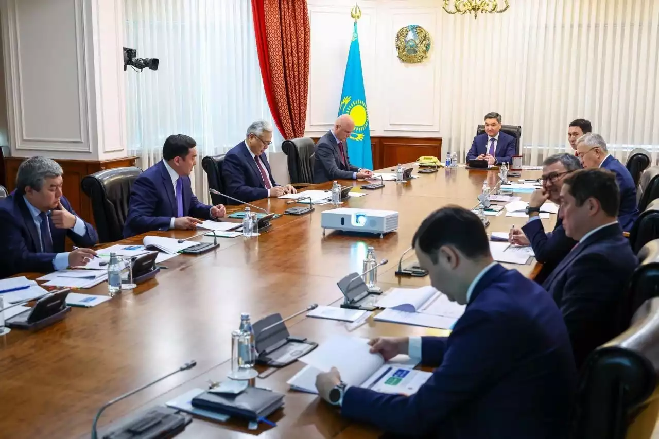 «Сіздердің жұмыс орындарыңыз  - кабинеттерде емес, құрылыс алаңдарында»