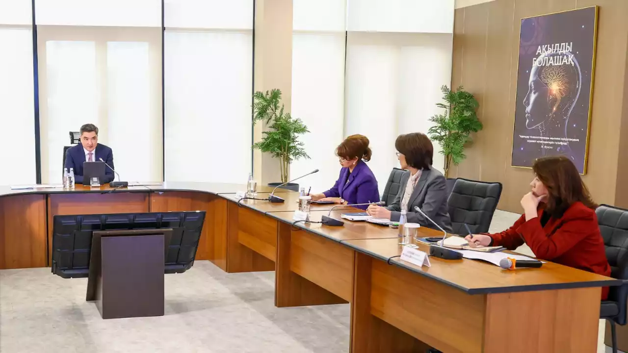 Оқушы санын асыра көрсетіп, жалған мәлімет берген