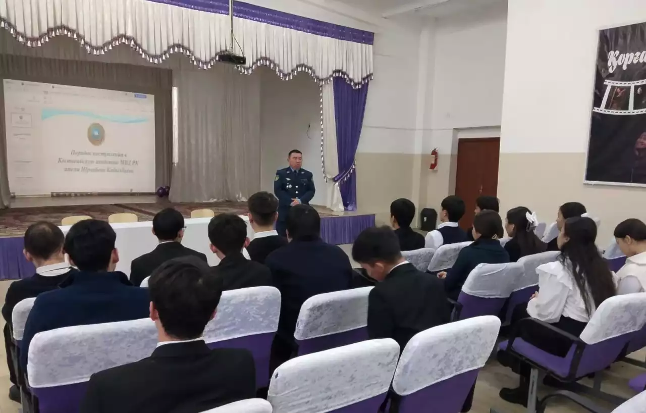 ҚАЖ қызметкерлері Шу ауданында мектеп түлектерімен кездесті