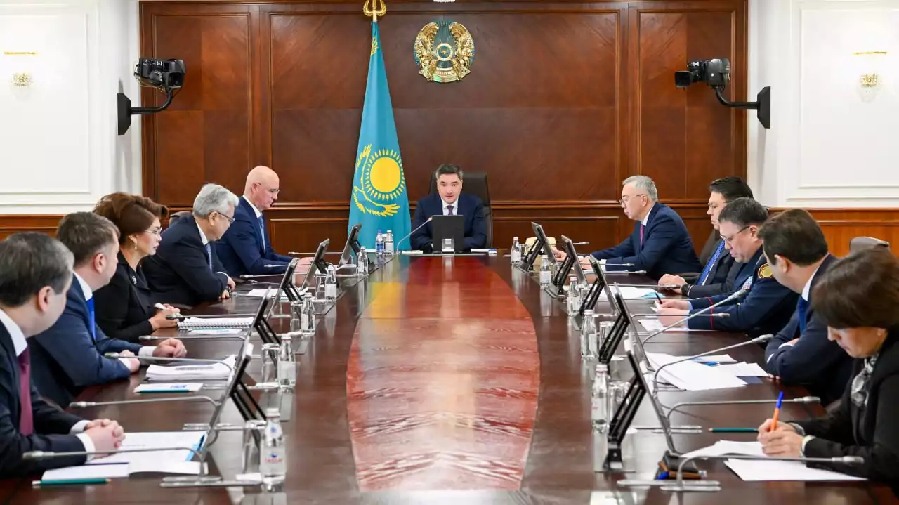 Бектенов Конституциялық реформаға қатысты жалған ақпарат таратпауға үндеді