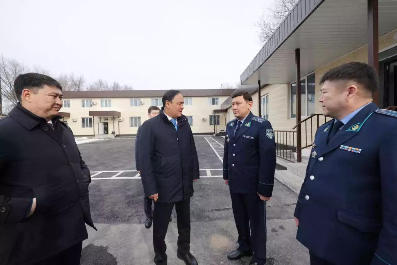 Облыс әкімі Меркі ауданындағы күрделі жөндеуден өткен нысандарды тексерді