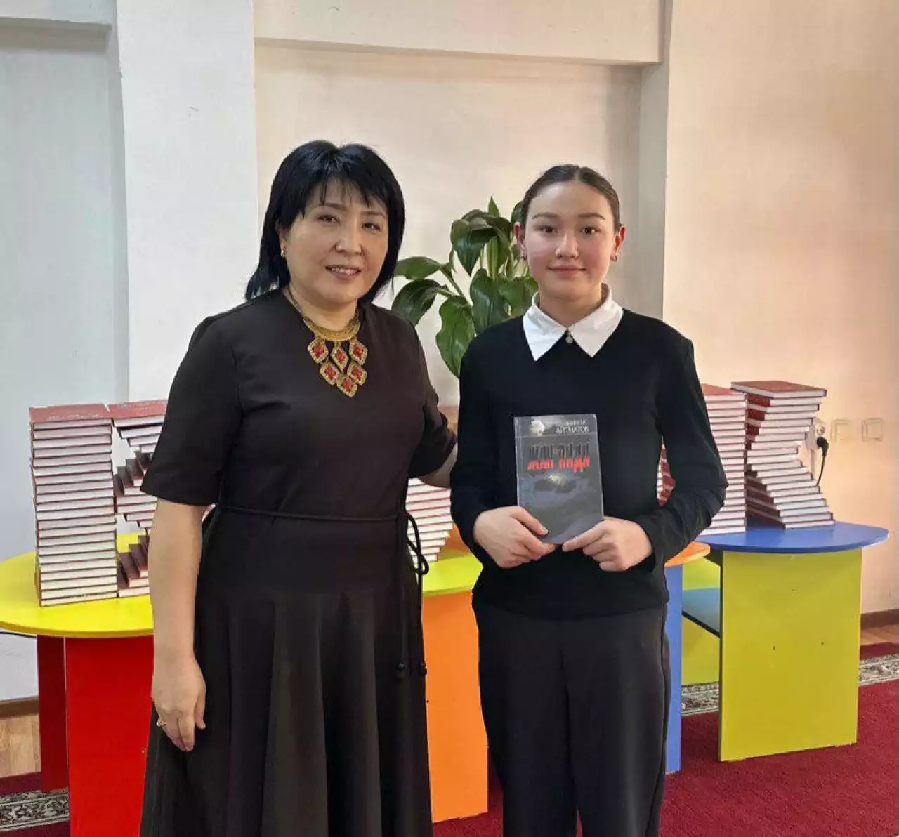 Жамбылдық жас оқырмандар белгілі журналист Эльмира Мырза-Ғалимен кездесті