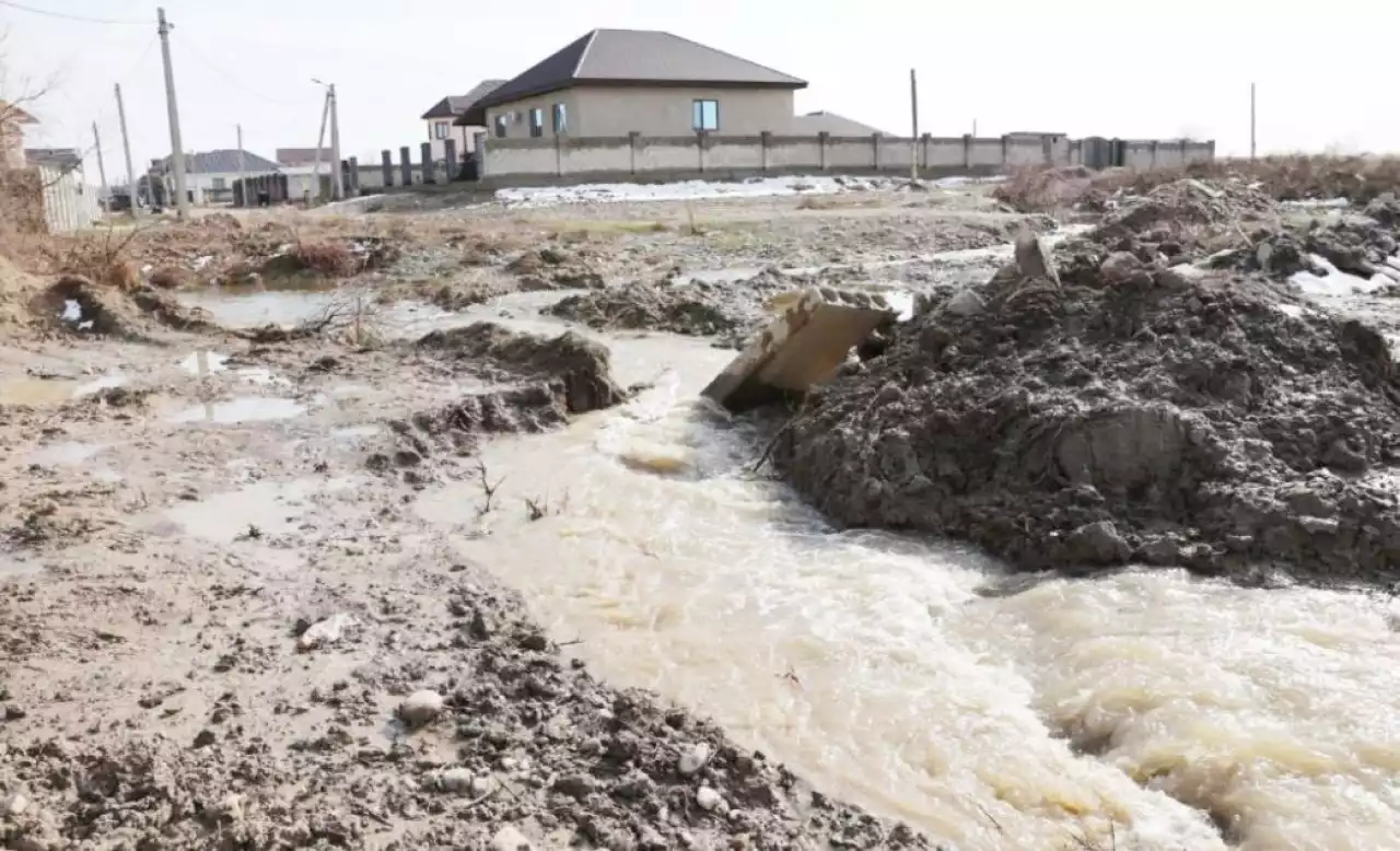 Кейбір тұрғын үйлердің ауласын су басты