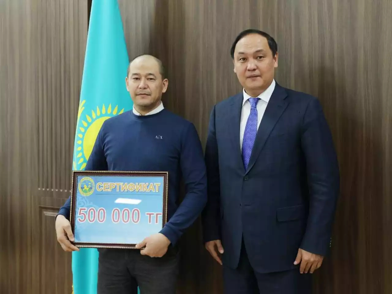 Ербол Қарашөкеев 13 жастағы қызды құтқарған тараздық тұрғынға алғыс білдірді