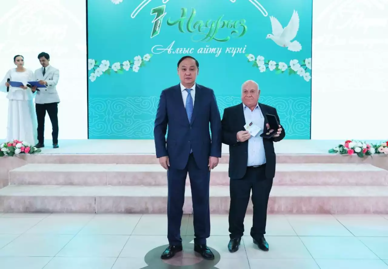 Ербол Қарашөкеев жамбылдықтарды Алғыс айту күнімен құттықтады