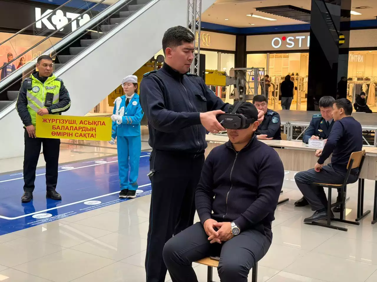 Көзілдірік арқылы мас адамның күйіне еніп көреді