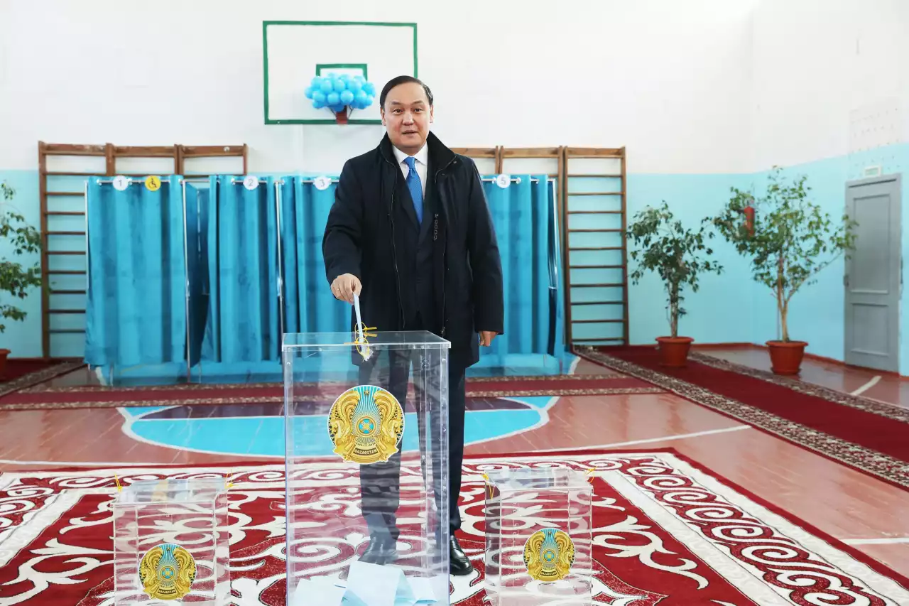 Референдум – 2026: Ербол Қарашөкеев өз таңдауын жасады