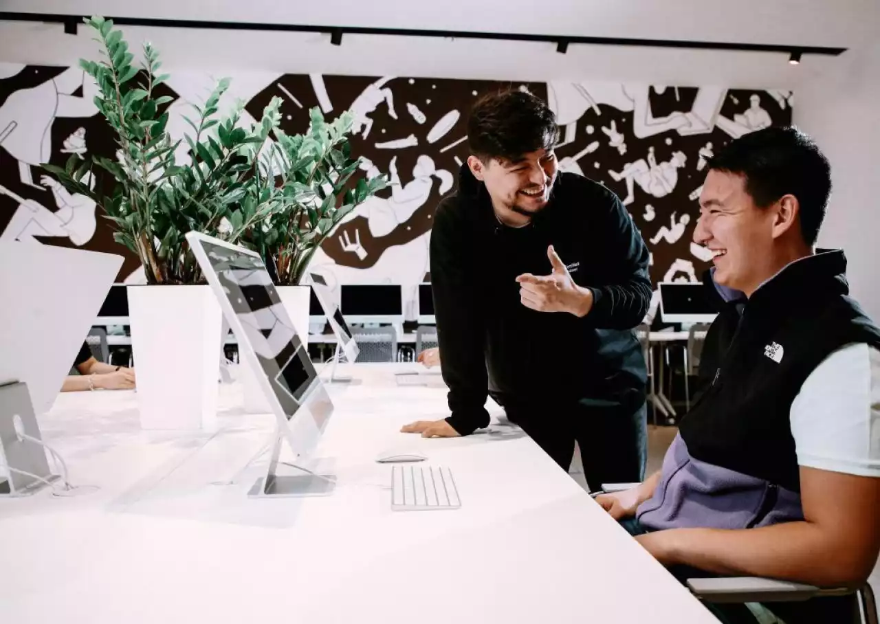 Apple Қазақстанда қосымша әзірлейтін мамандарды даярлауға кірісті