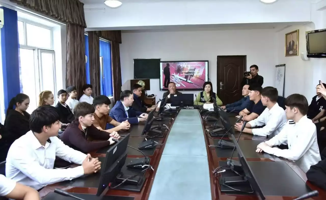 «Заң мен тәртіп»: Синтетикалық есірткіге қарсы дөңгелек үстел өтті