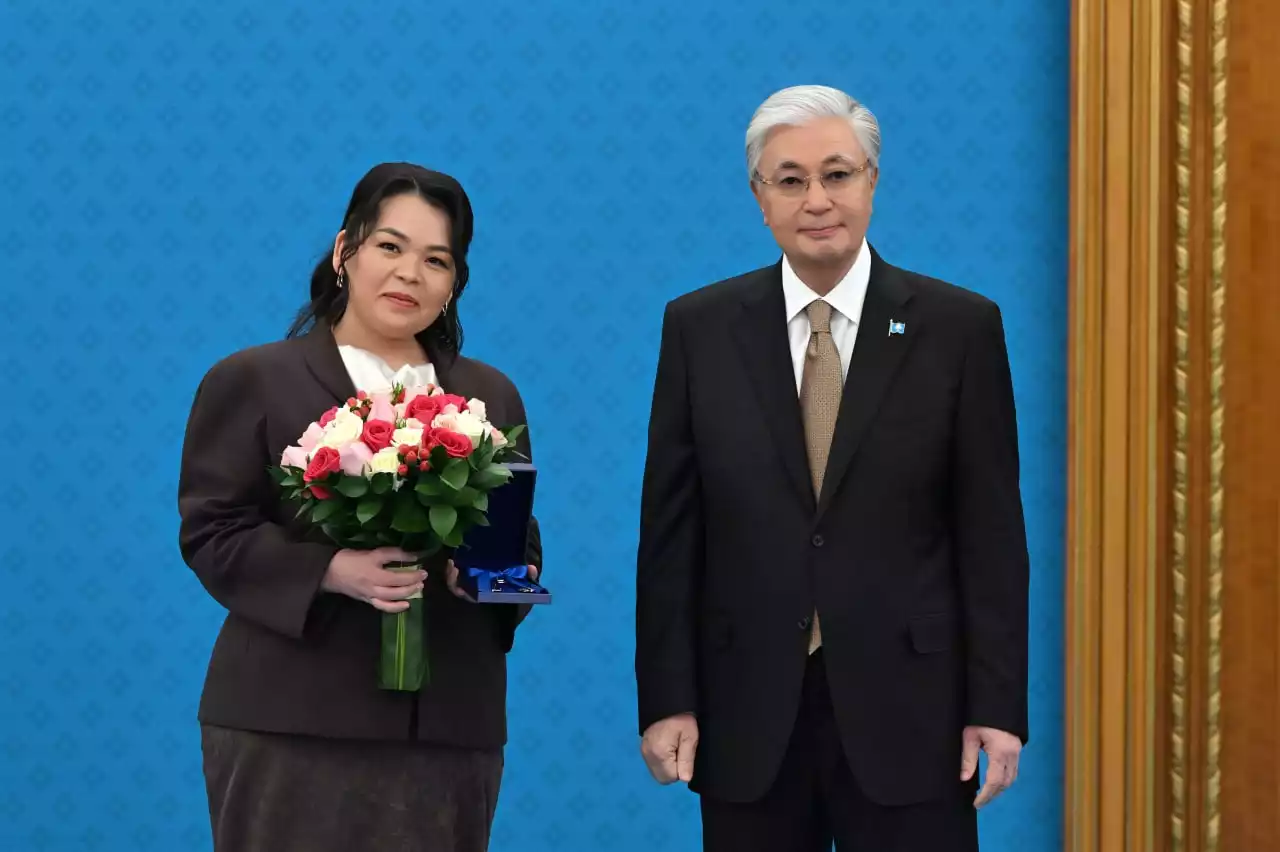 Президент бір топ жас ғалымға пәтер кілттерін табыстады