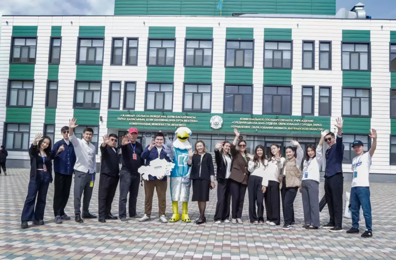 Автобуспен ел ішін аралап, оқуға шақырып жүр