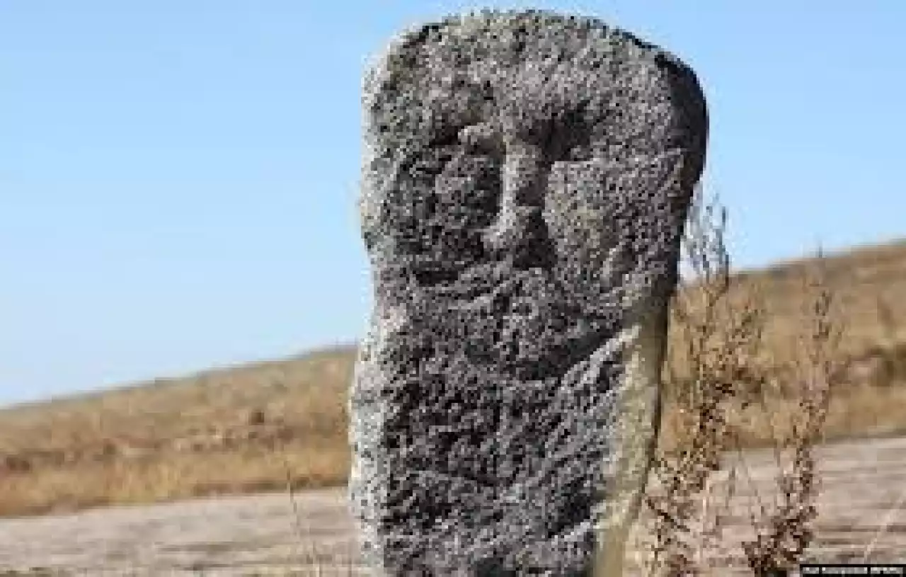 Көне ескерткіштерге қарап өте салма...