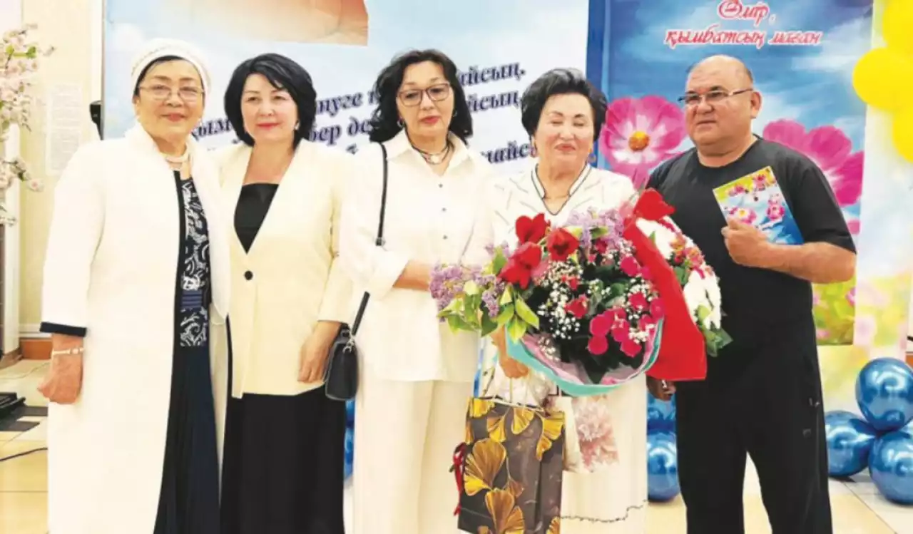 Өмірін өлеңімен өрнектеген